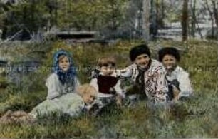 Kinder in ukrainischer Volkstracht