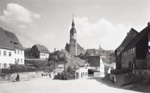 Zschopau, Wiesenstraße : Zschopau. Blick nach Osten zur Stadtkirche Sankt Martin