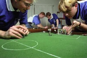 Tipp-Kick, das seit über 50 Jahren beliebte Tischfussball-Spiel.Hergestellt beim Familienbetrieb MIEG in Villingen/Schwenningen, Schwarzwald. Hier: TippKicker in Göttingen