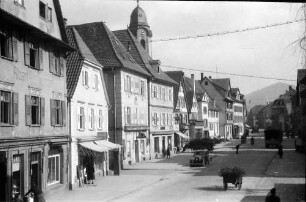 Oberkirch: Straße mit Kirchturm