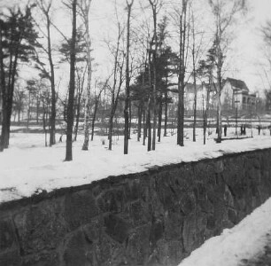 Dresden-Pieschen, Maxim-Gorki-Straße 39. Maxim-Gorki-Heim. Straßenansicht mit Einfriedung