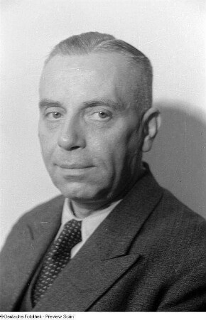 Porträtaufnahmen von Joachim Krüger Joachim (Schauspieler?) und Otto Kühne, Vizepräsident der Zentralverwaltung des Verkehrs