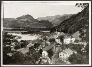 Österreich, Hallein. Blick auf Hallein mit Tennengebirge