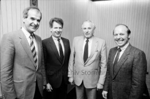 Amtsausschuss Nordstormarn: Wahl des Amtsvorstehers: Amtsvorsteher Heinrich Blunck mit Stellvertretern Gerd Dunker und Manfred Schaarmann und seinem Vorgänger Heinz Tebelmann