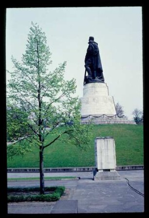 Sowjet-Denkmal Treptow 10.5.60.