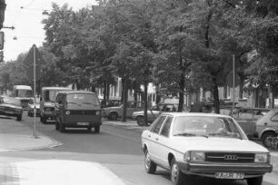 Autoverkehr in der Kriegsstraße