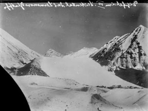 Seitental des Semenow-Gletschers : Ein Seitental des Semenow-Gletschers im Tian Shan Hochgebirge