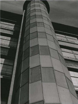 "Röntgen Müller" (aus der Serie "Hamburg als Industrieplatz")
