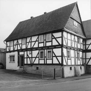 Wehretal, Steinweg 84