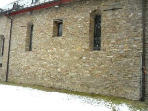 Ewersbach-Margarethenkirche-Ansicht von Norden-Langhaus im Nordwestlichen Teil-im Kern 11-12 Jh (Mauersteinverband Opus Spicatum)-im 13 Jh aufgestockt-Fenster Gotisch und Barock überarbeitet