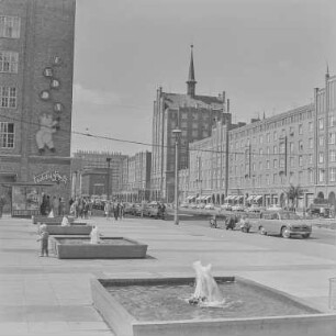 Urlaubsbilder Rostock 64 : Rostock. Blick in die Lange Straße. Straßenbild
