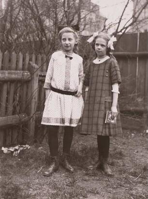 Johanna Helas (rechts) mit einer Freundin