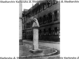 Beichel, Friedrich. Denkmal "Marktfrau" hinter der Kleinen Kirche