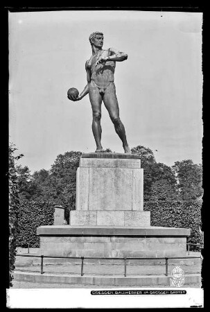Dresden, Ballwerfer Skulptur im Großen Garten