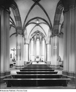 Heilbad Heiligenstadt. Katholische Pfarrkirche St. Marien. Blick zum Altar