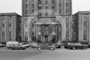 Eingang der Akademie der Wissenschaften (Latvijas Zinātņu akadēmija) in Riga