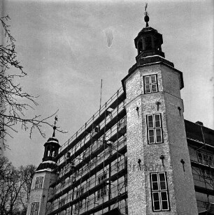 Restaurierung: Gerüste an Fassaden