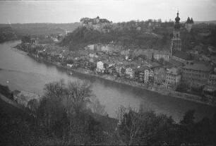 Burghausen: Blick auf Burghausen und Salzach