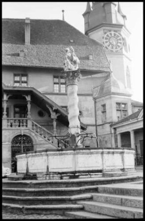 Fribourg: Brunnen vor dem Rathaus