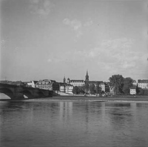 Dresden. Blick vom Terrassenufer auf die Neustädter Seite