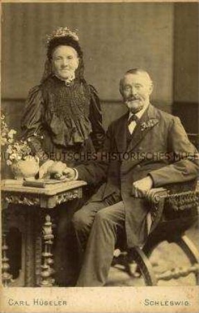 Altes Ehepaar (Foto zur Goldenen Hochzeit?)
