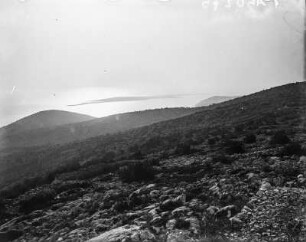 Meerblick : Blick von einer Bergkuppe auf das Meer mit Meeresbuchten