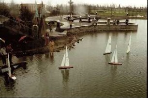Berlin: Bundesgartenschau 1985; Brücke am See