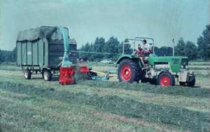 Fotografie: Erntetechnik, Feldhäcksler gezogen, Trommelfeldhäcksler, Anwelksilage