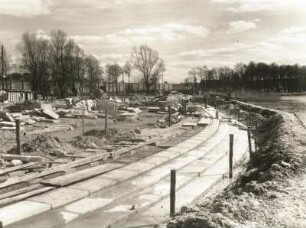 Ravensbrück, Gedenkstätte des ehemaligen Frauen-Konzentrationslagers : Bauarbeiten zur Errichtung der Gedenkstätte. Bauzustand April 1957