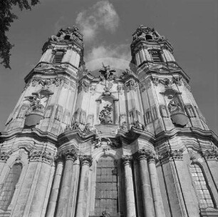 Westfassade der Klosterkirche Grüssau