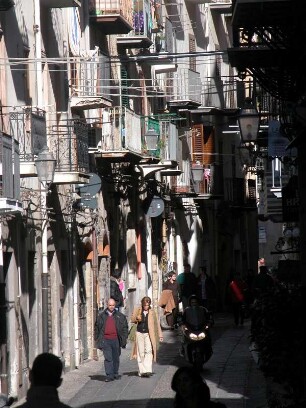 Altstadtgasse in Cefalu, Nordküste