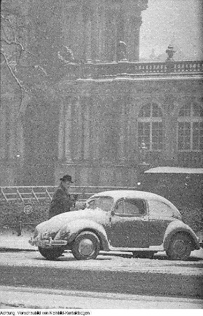 Winter in Dresden, Katzen im Schnee, Treibeis auf der Elbe, Schneetreiben am Postplatz, Frau beim Streuen des Gehweges, Pioniere beim Wintersport: Rodeln, Eislaufen, Eisstockschießen, 1959 - 1963