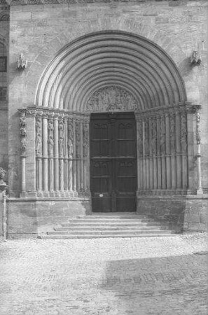 Bamberg: romanisches Seitenportal