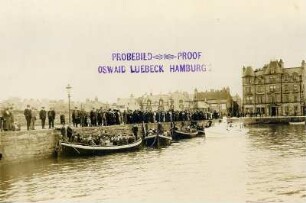 Kirkwall, Schottland. Passagiere eines Kreuzfahrtschiffes der Hapag in Booten beim Ablegen von der Hafenmole