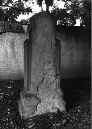 Grabstein 153