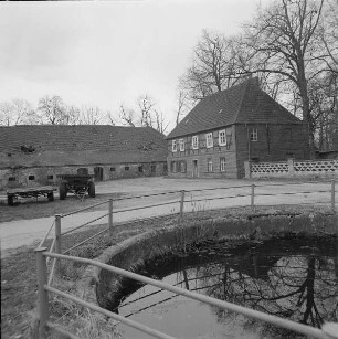 Getreidespeicher : Gutshof (Biohof und Meierei; Baubeginn um 1704, Erweiterung A. 20. Jh.). Kavaliershaus und Getreidespeicher