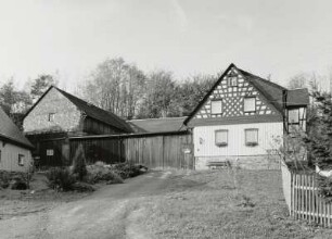 Raun, Bauernhof : Bad Brambach-Raun. Bauernhof. Lohweg 25. Um1800. Scheune, Hofwand und Wohstallhaus. Straßenansicht