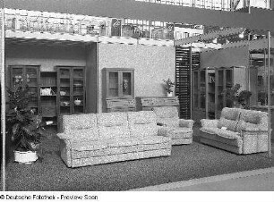 Ausstellungskoje mit Wohnzimmermöbeln des VEB Möbelkombinat Dessau