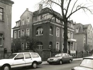 Dresden-Trachau, Stephanstraße 36. Wohnhaus. Straßenansicht mit Einfriedung