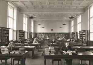 Berlin-Mitte, Unter den Linden 8. Deutsche Staatsbibliothek zu Berlin. Lesesaal für Gesellschaftswissenschaften