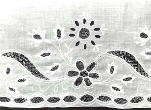 Detail eines Halstuches aus Drehsa : Bildende Volkskunst - Flachsfaser. Ort: Droždźij / Drehsa. Ausschnitt eines Halstuches der ehemaligen Bautzener Tracht