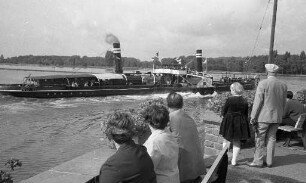Räderboot "Oscar Huber" der Reederei Raab Karcher.