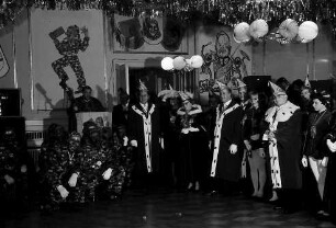 Freiburg: Europäischer Hof, Fasneteröffnung, Einzug des Elferrats mit Willi Jäger
