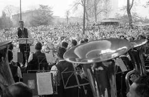 Konzert einer Südtiroler Blaskapelle im Stadtgarten zum Ausklang der Bundesgartenschau.