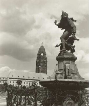 Gänsediebbrunnen : Dresden, Ferdinandplatz. Gänsediebbrunnen gegen das Neue Rathaus