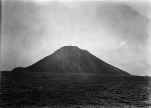 Der Stromboli : Blick auf die Vulkaninsel des Stromboli.