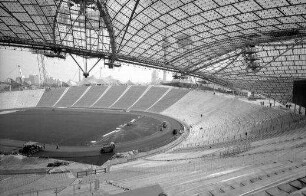 München: Olympiastadion mit Dachkonstruktion