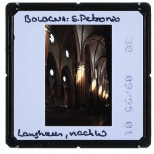Bologna, S. Petronio : Innenansicht, Langhaus, nach Westen