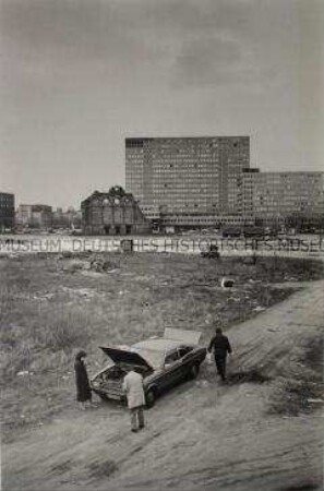 Brüder und Schwestern BRD + DDR 1978-1989 - Anhalter Bahnhof-Gelände in Berlin mit Autofreunden