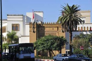 Palast in Rabat : Blick auf ein historisches Verwaltungsgebäude in Rabat, aufgenommen am 06.11.2008